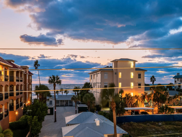 Luxurious Beachside Retreat Near Belleair & Indian Rocks Beaches